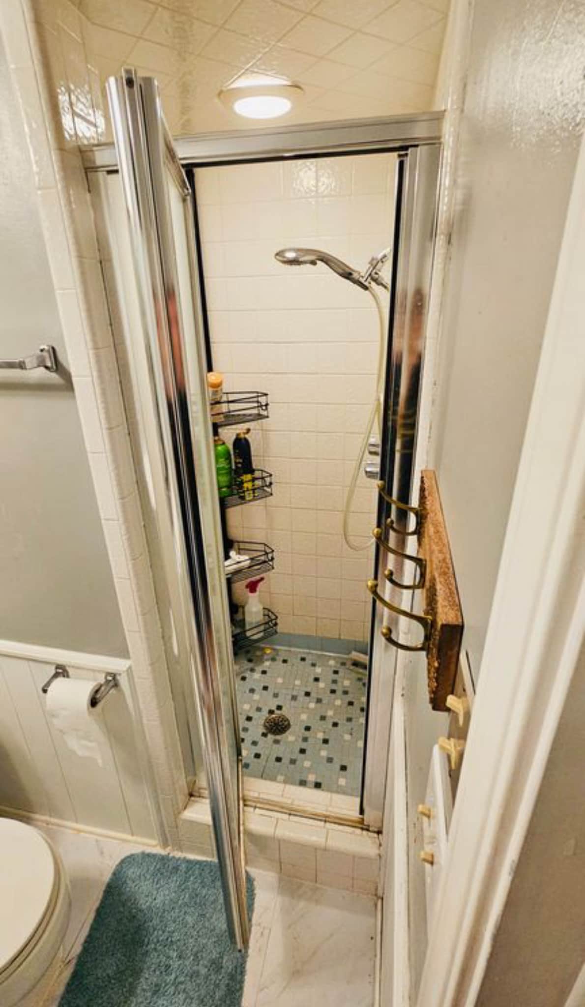 Building Photo - 1615 Camelot Dr