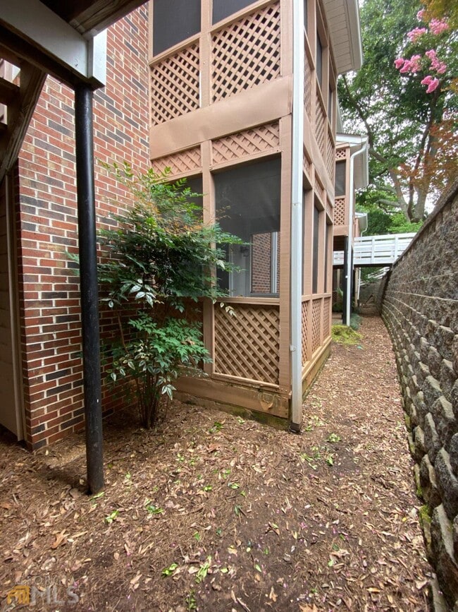 Building Photo - 279 Quail Run