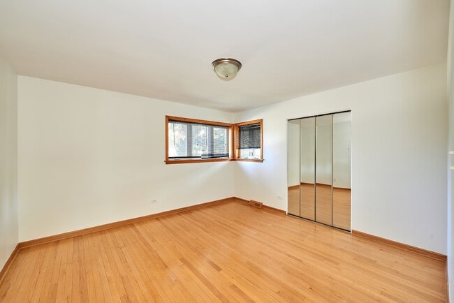 Building Photo - 8418 W Crain St