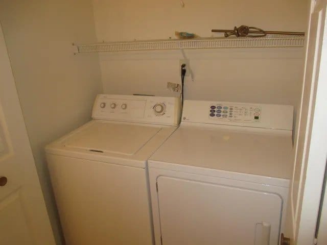 Building Photo - 892 Boxwood Dr