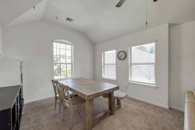 Building Photo - 508 Loft Ct