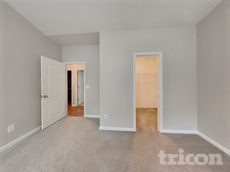 Building Photo - 1250 Aurora Glen Dr