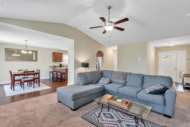 Building Photo - 293 Crossroads Store Dr