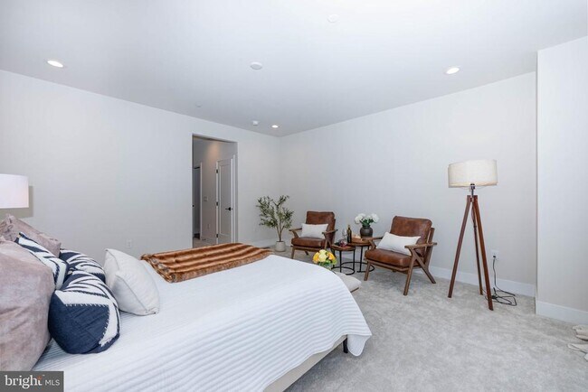 Building Photo - 305 Manion Aly