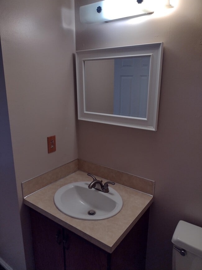 Building Photo - 1127 9th W Ave