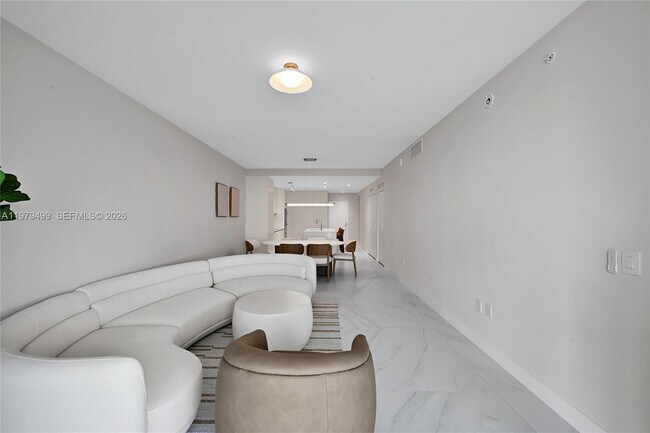 Building Photo - 700 NE 24th St