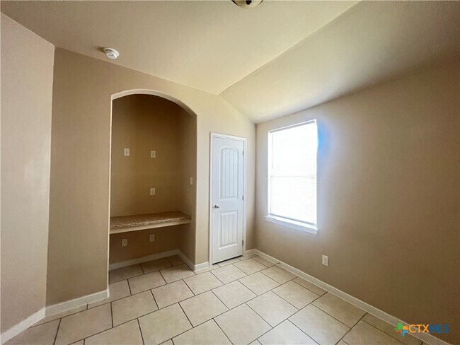 Building Photo - 4606 Cambridge Dr