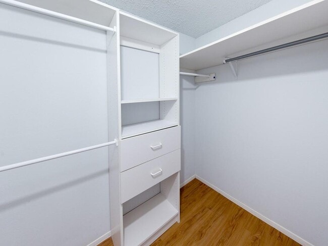 Building Photo - 6534 E Hill Dr