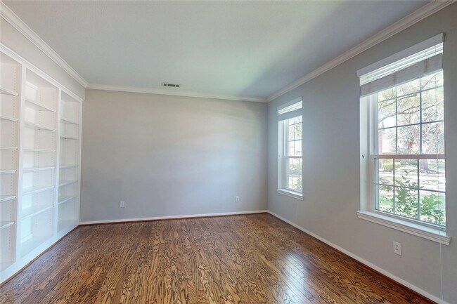 Building Photo - 23027 Lodgepoint Dr