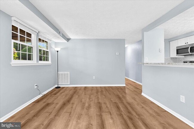 Building Photo - 696 Southern Hills Dr