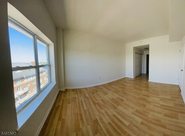 Building Photo - 358 Rector St