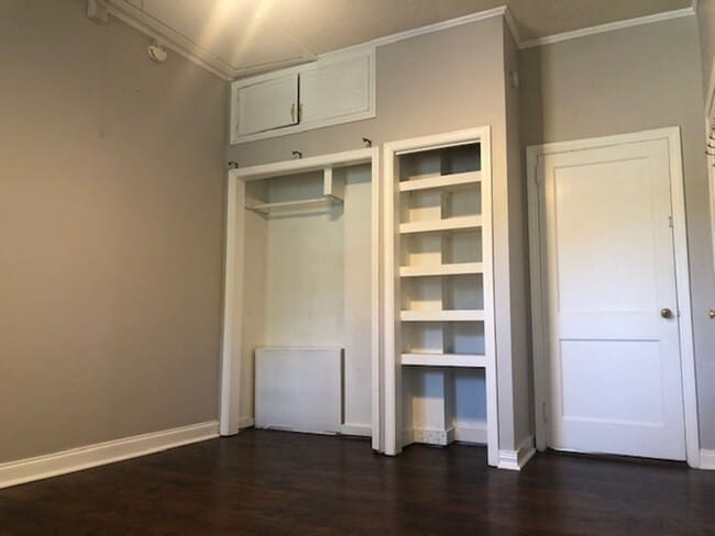 Building Photo - 2 BR, 1 Bath Bungalow located 1 mile from ...