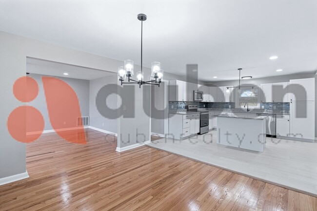Building Photo - 4430 Lilac Ln