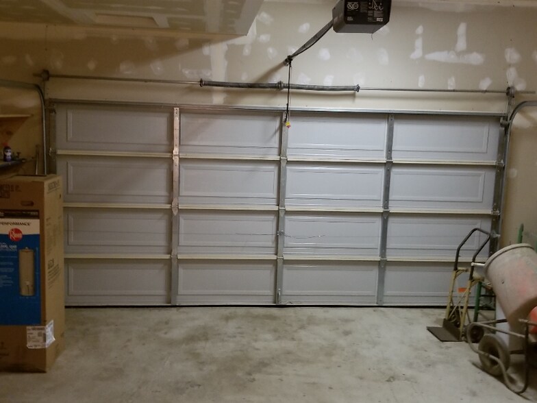 Building Photo - 1078 Gardenia Ave