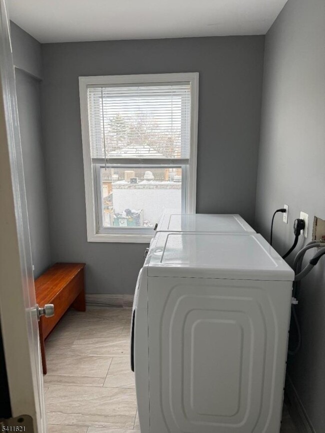 Building Photo - 87 Royal