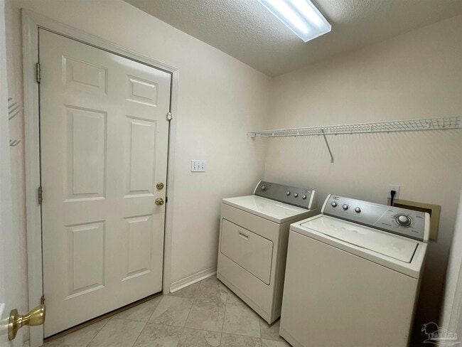 Building Photo - 941 Spring Creek Cir
