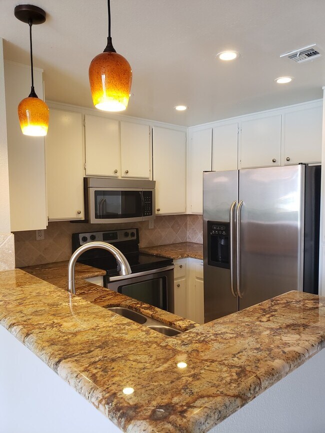 Building Photo - Large 2BD/2BA in Mission Valley - Dual Master Suites! - Open Feel - Quiet, Gated, Central Location!