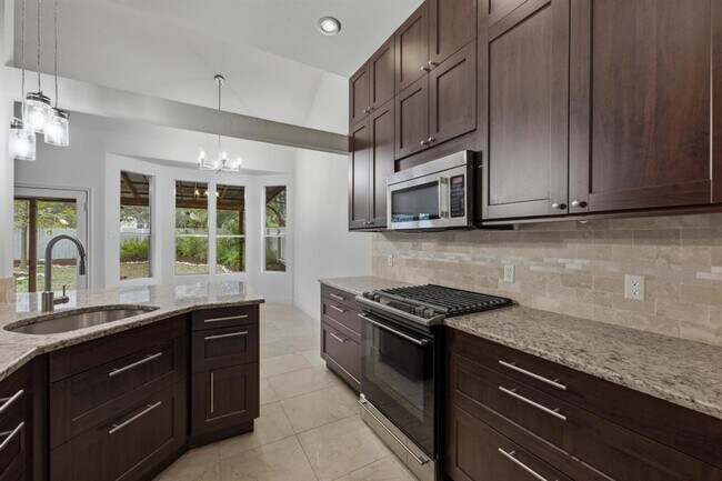 Building Photo - 9312 Roxanna Dr