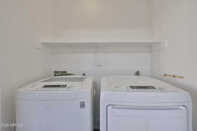 Building Photo - 11231 W Diana Ave