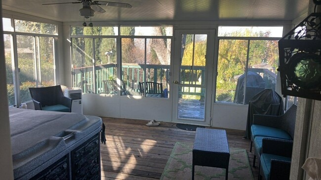 Building Photo - 503 Hillcrest Ave