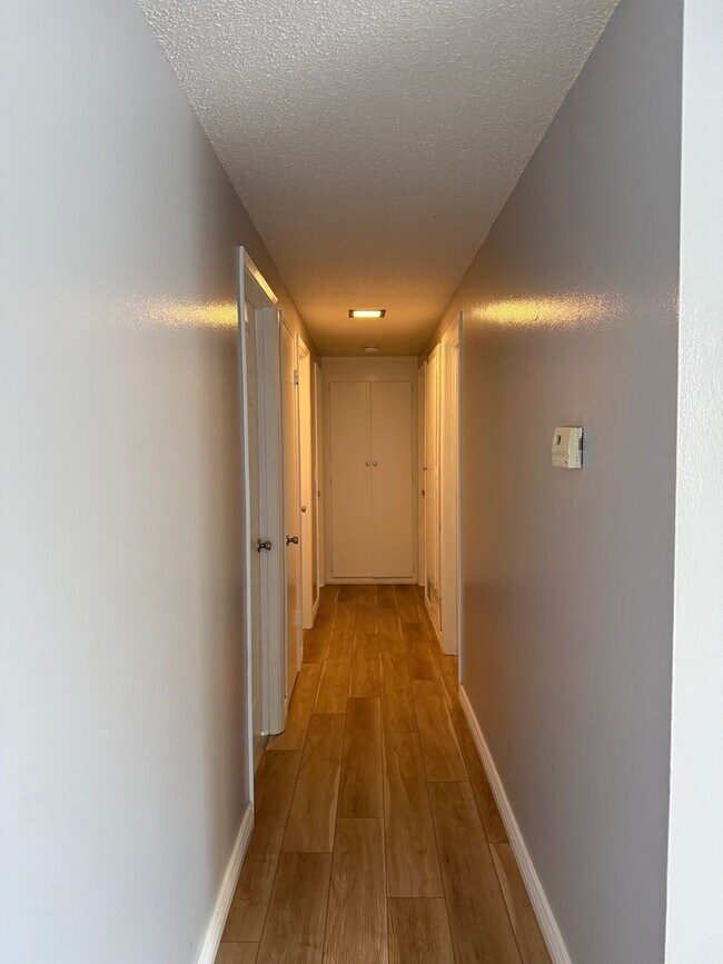 Building Photo - M12150