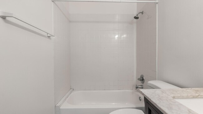 Building Photo - 626 SW 14th Ave