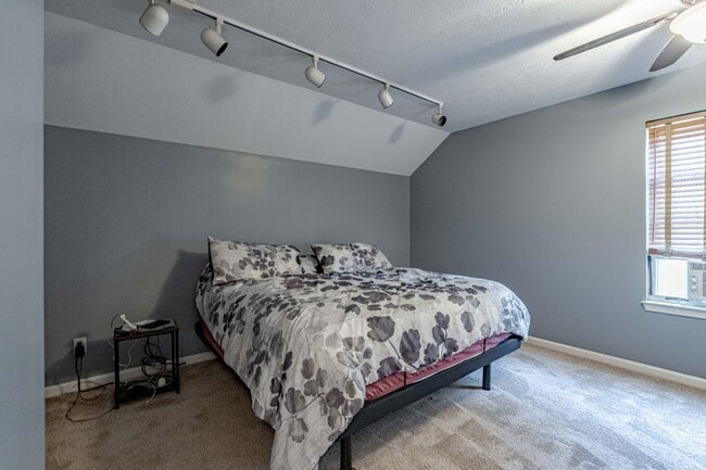 Building Photo - 511 Henry St