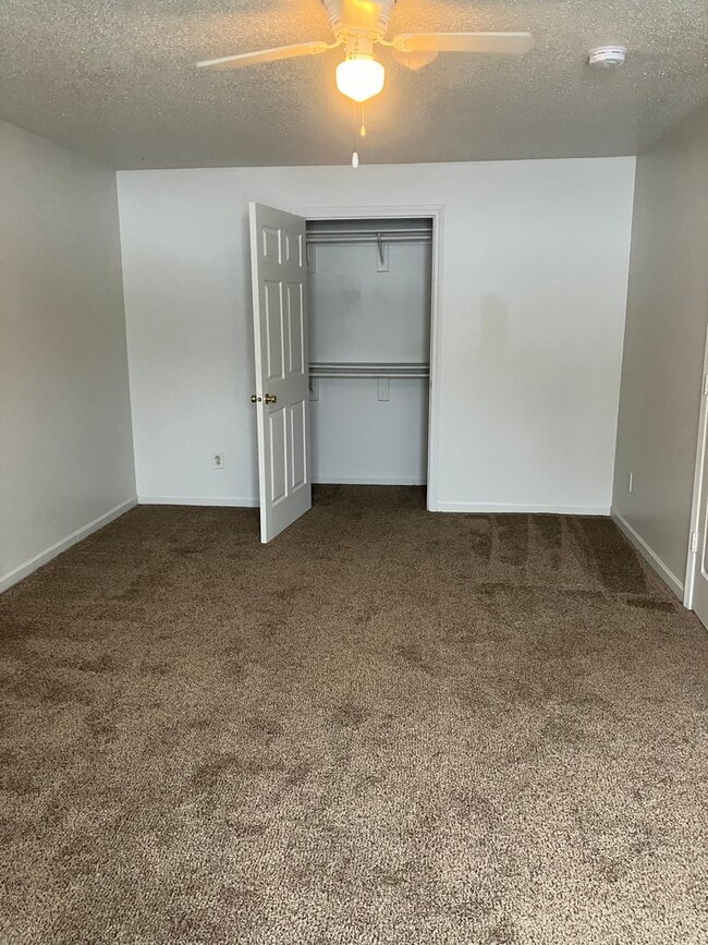 Building Photo - 2 Bedroom, Single-story Townhomes for rent...