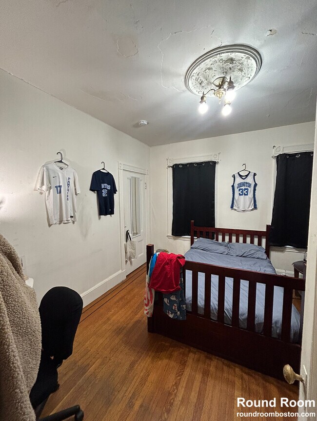 Building Photo - 17 Hillside St