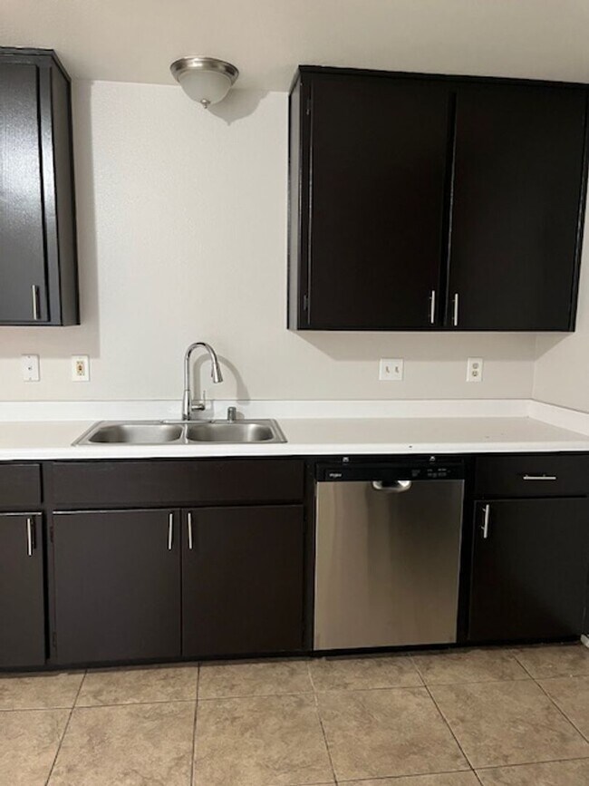 Building Photo - JR5904