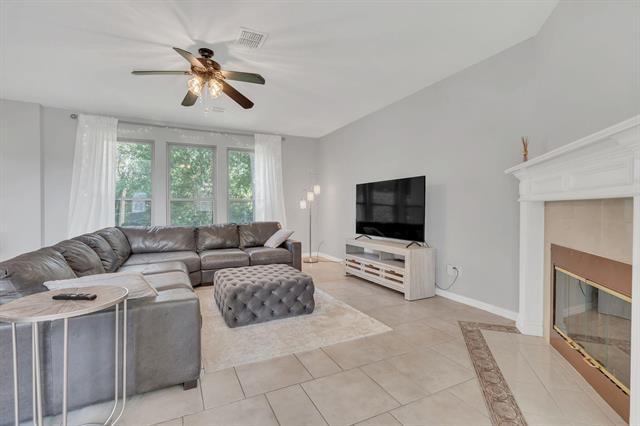 Building Photo - 2100 Acorn Bend