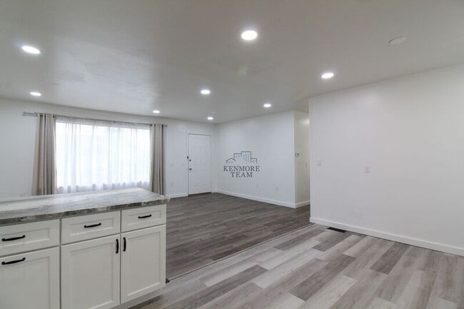 Building Photo - 608 Torbett St