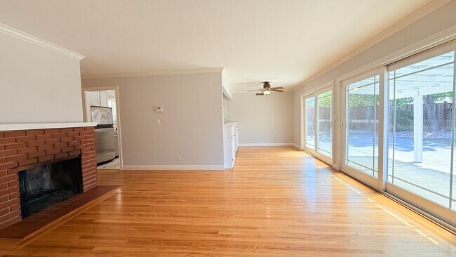Building Photo - 1771 Lynwood Dr