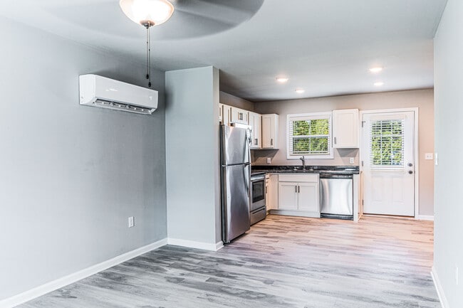 Building Photo - 229 Whispering Hills Blvd