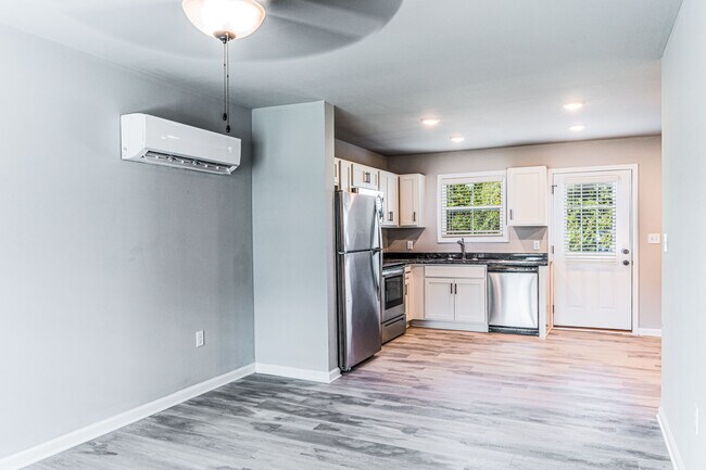 Building Photo - 245 Whispering Hills Blvd