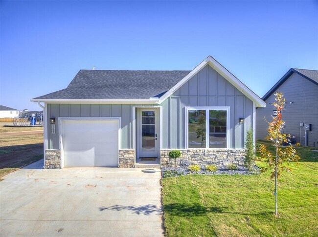 Primary Photo - 2633 Crescent Ave