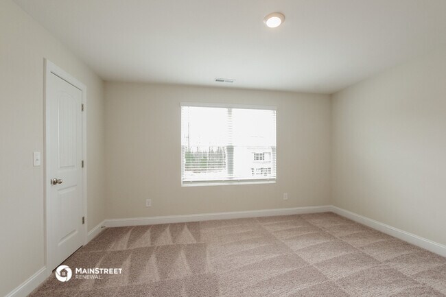 Building Photo - 3909 Allenby Pl