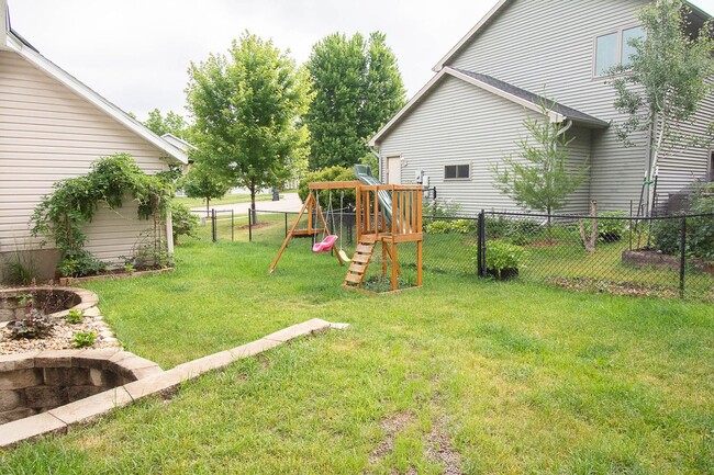 Building Photo - 2107 Ponderosa Dr SW