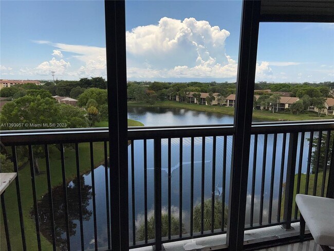 Building Photo - 1266 S Military Trail