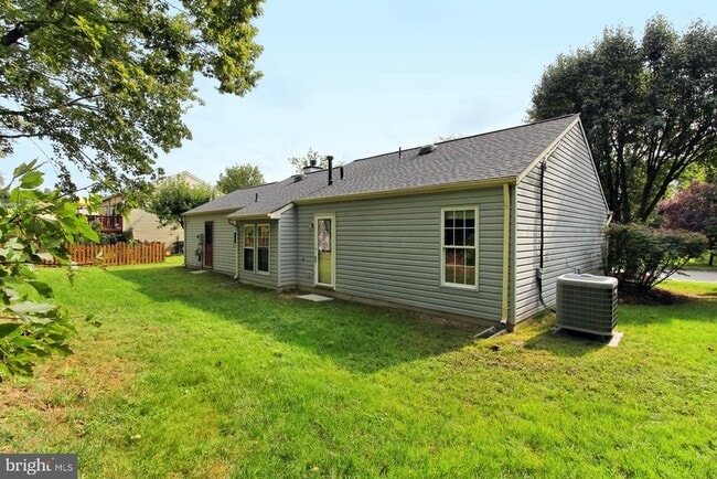 Building Photo - 20585 Triple Crown Ct