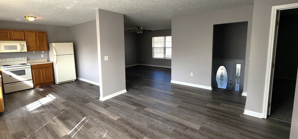 Building Photo - 1984 River Vista Cir