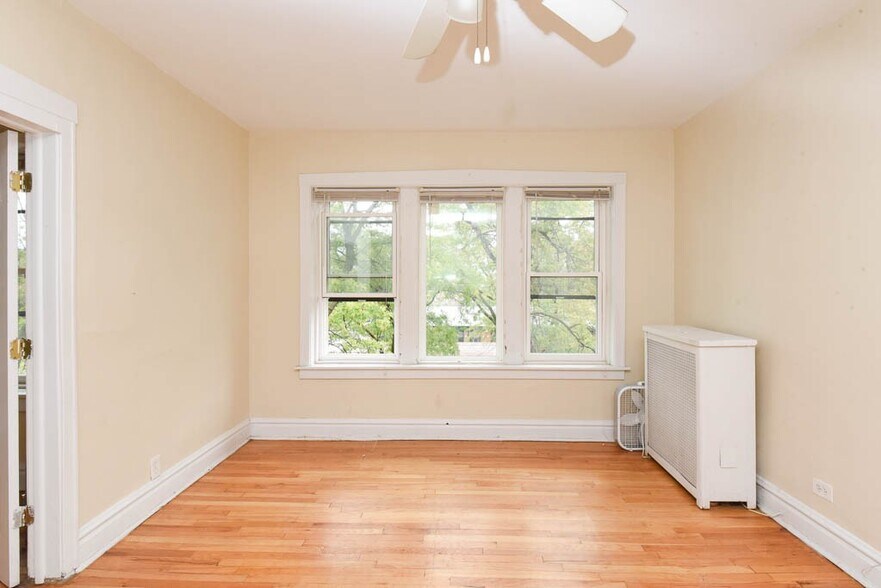 Building Photo - 3902 W Argyle St