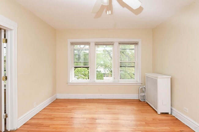 Building Photo - 3902 W Argyle St