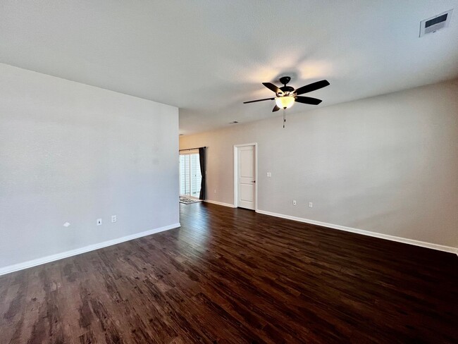 Building Photo - Luxurious 2-Bed Home with Gourmet Kitchen ...