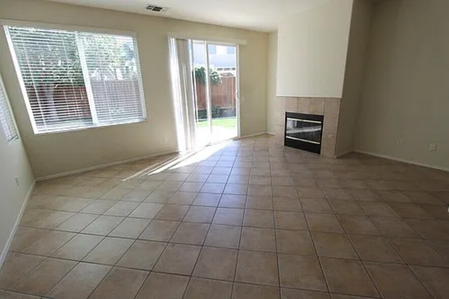 Building Photo - 40269 Miklich Dr