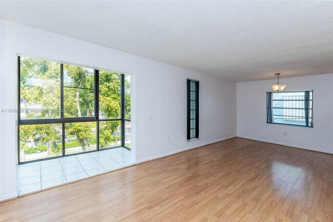 Building Photo - 3862 NE 171 St