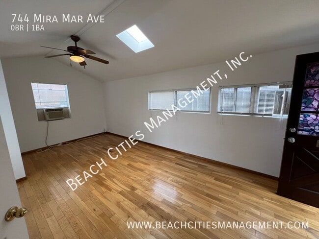 Building Photo - 744 Mira Mar Ave