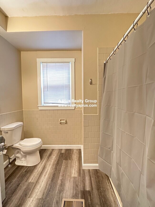 Building Photo - 3243 Washington St