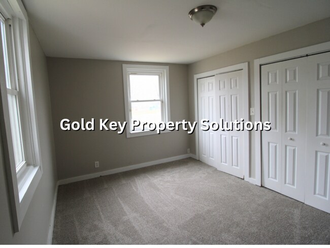 Building Photo - 3 BR 1 BA House with Back Deck and TWO Bonus Rooms! NO CATS (NO SECTION 8)