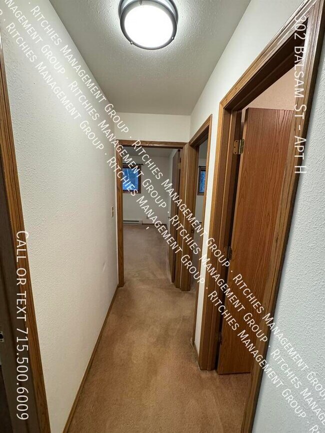 Building Photo - 302 Balsam St